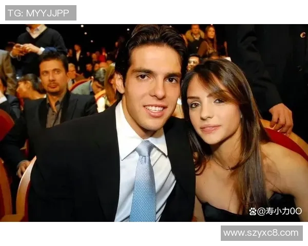 与足球明星合拍的神秘人物揭晓，背后故事竟让人惊讶！